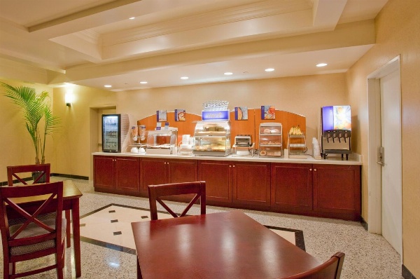 Holiday Inn Express Hotel & Suites Los Angeles Airport Hawthorne image 5