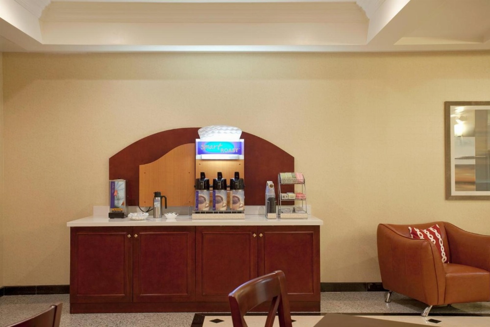 Holiday Inn Express Hotel & Suites Los Angeles Airport Hawthorne Main image